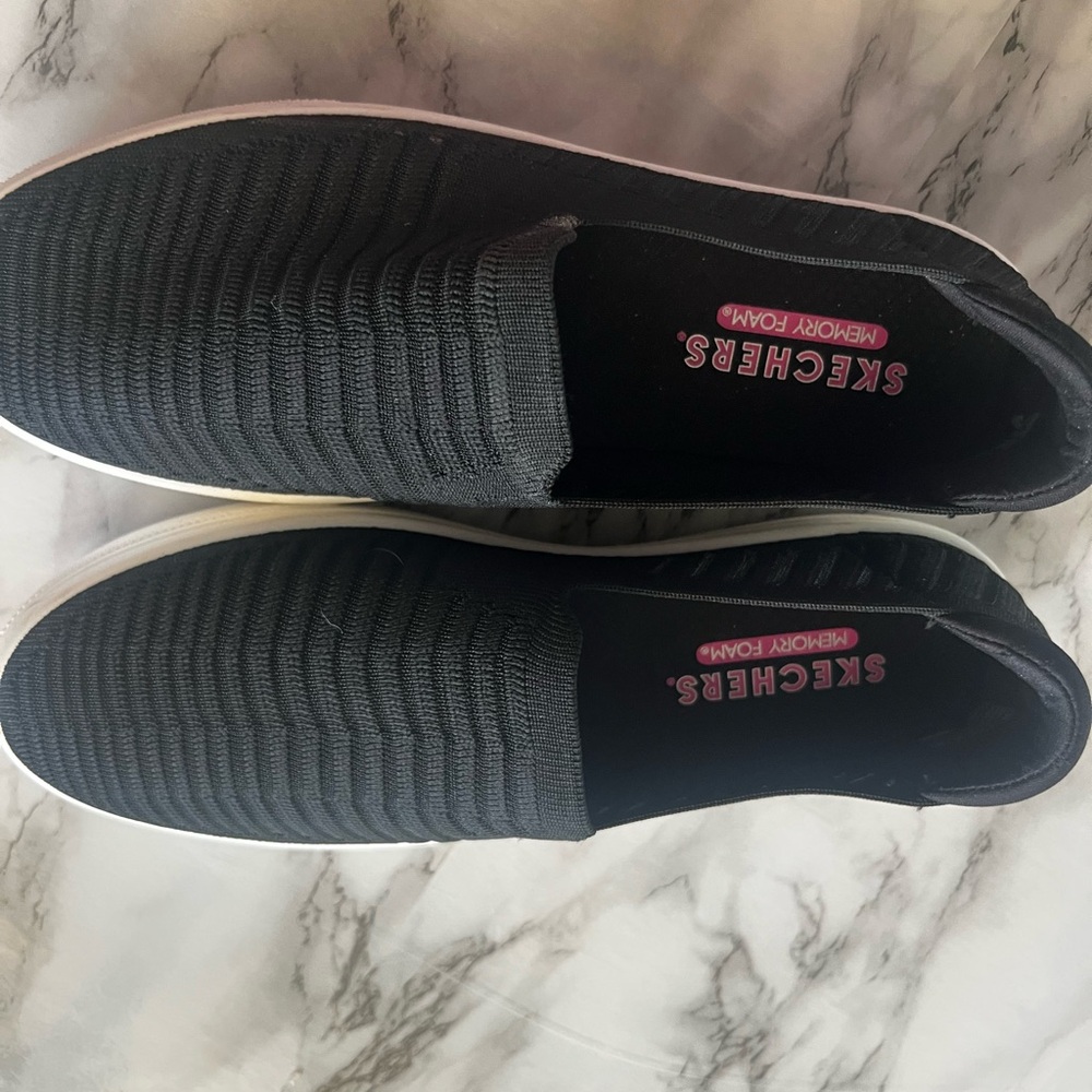 Skechers Women’s Black Knit Slip-On Memory Foam Sneakers Size 10